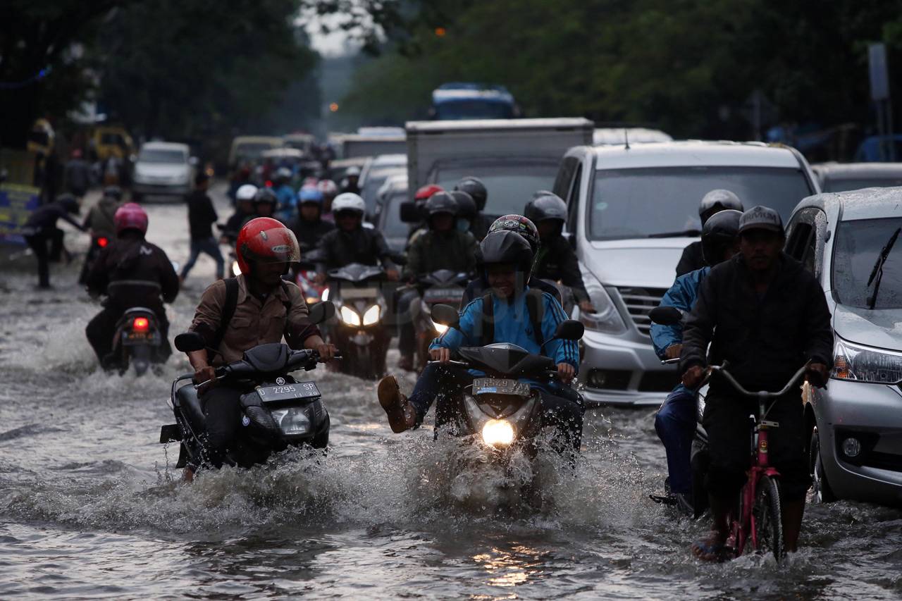 Banjir Genangi Sejumlah...