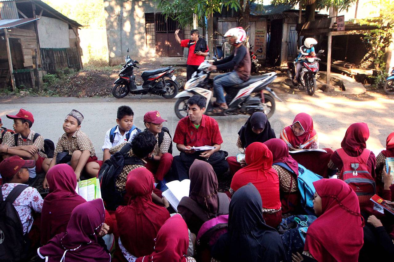 Gedung Sekolah Disegel,...