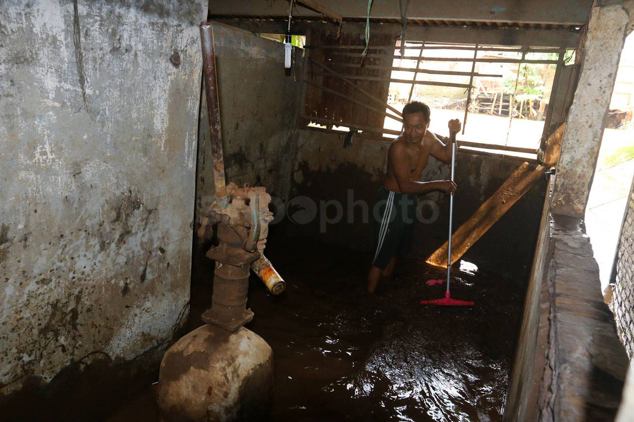 Warga Kampung Melayu...