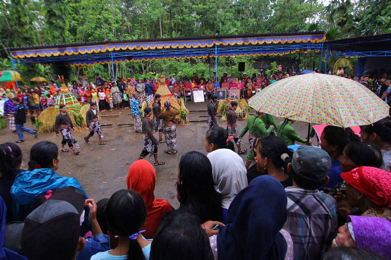 Berebut Gunungan dalam...