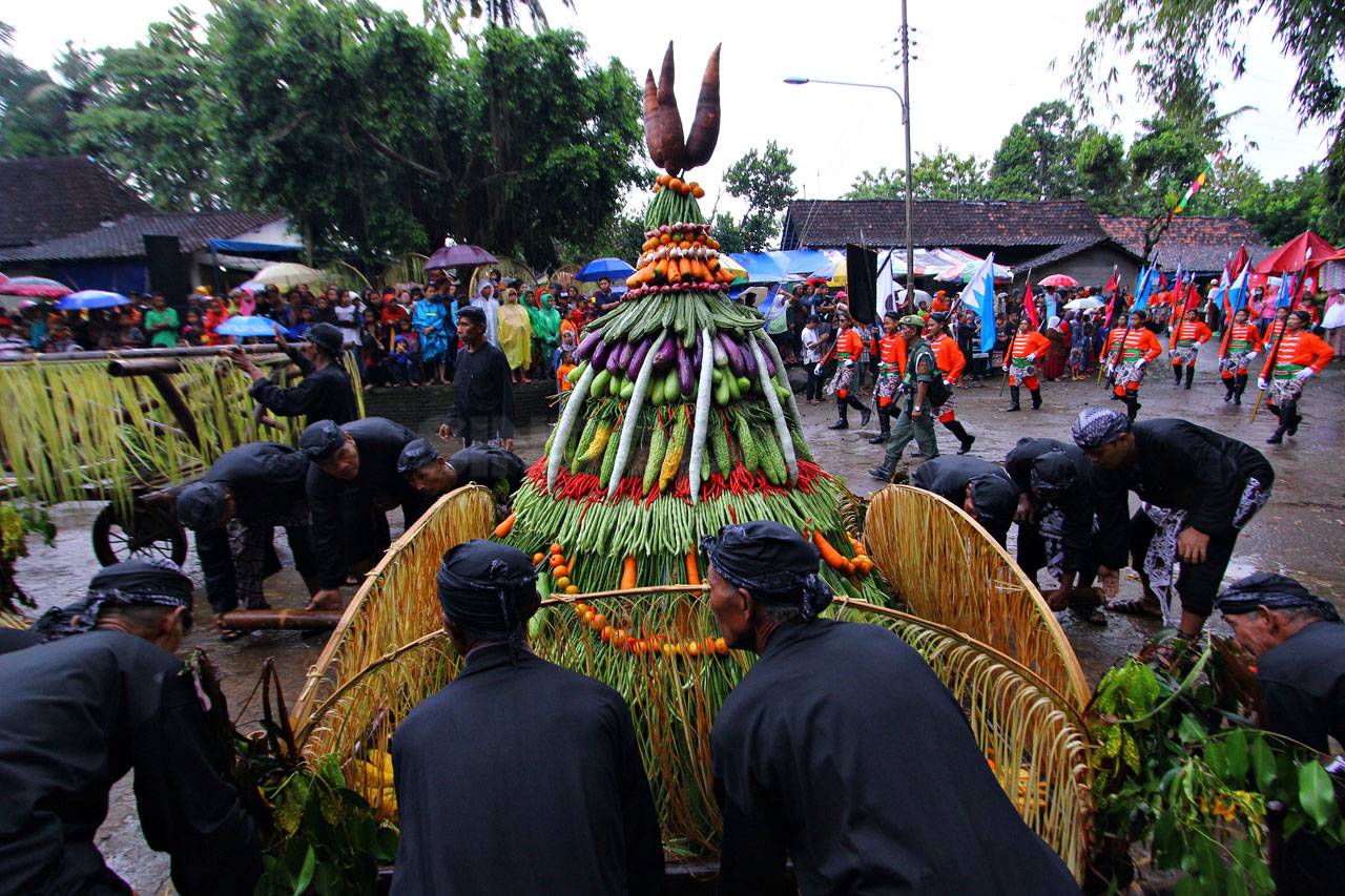 Berebut Gunungan dalam...