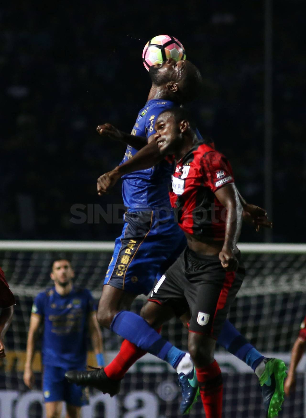 Penalti Essien Menangkan...