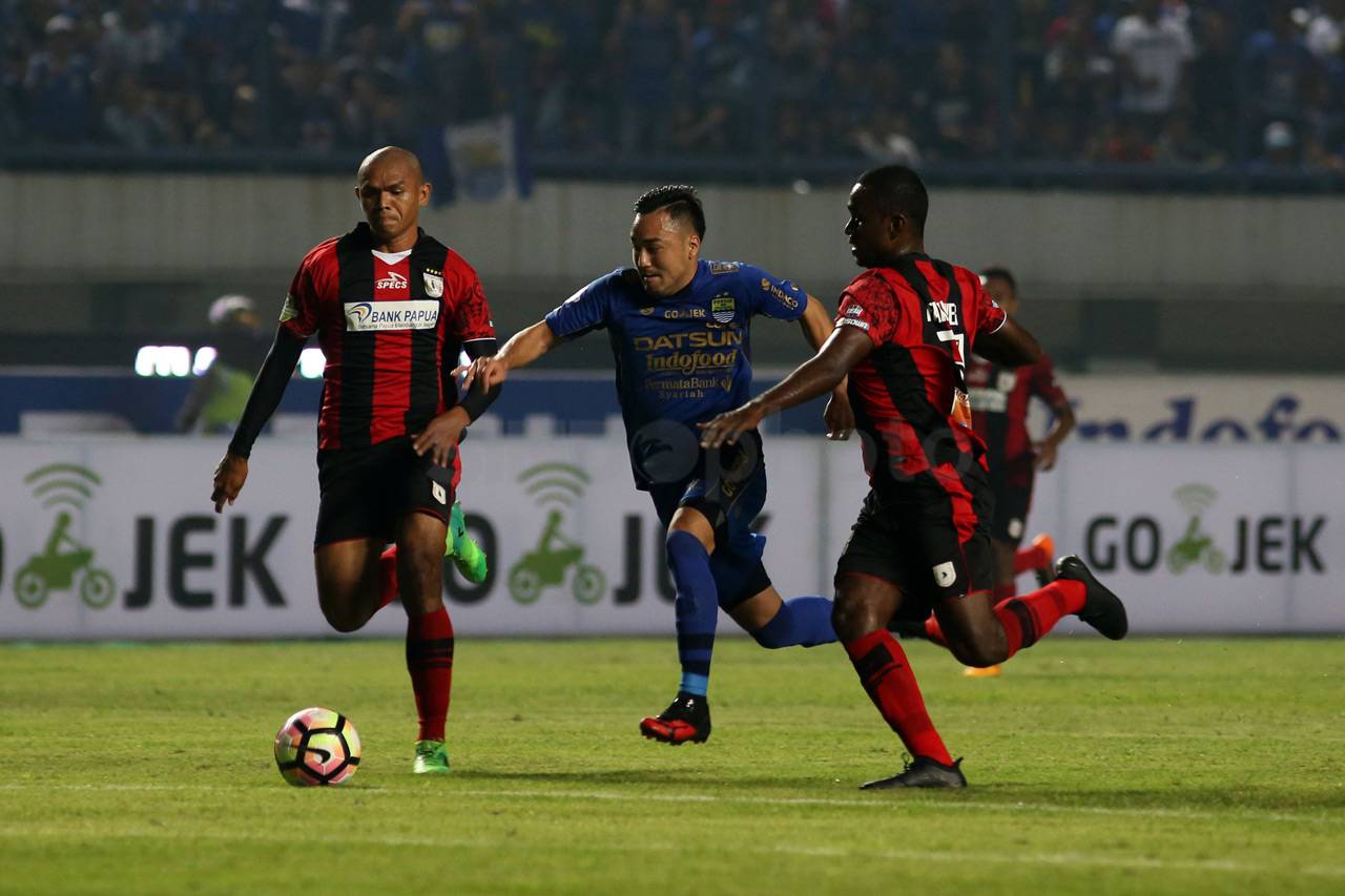 Penalti Essien Menangkan...