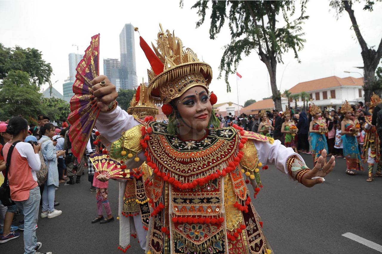 Ribuan Warga Tumpah...