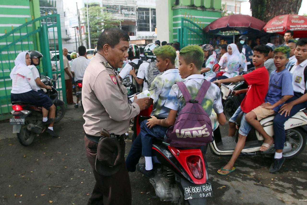 Ratusan Siswa SMP di...