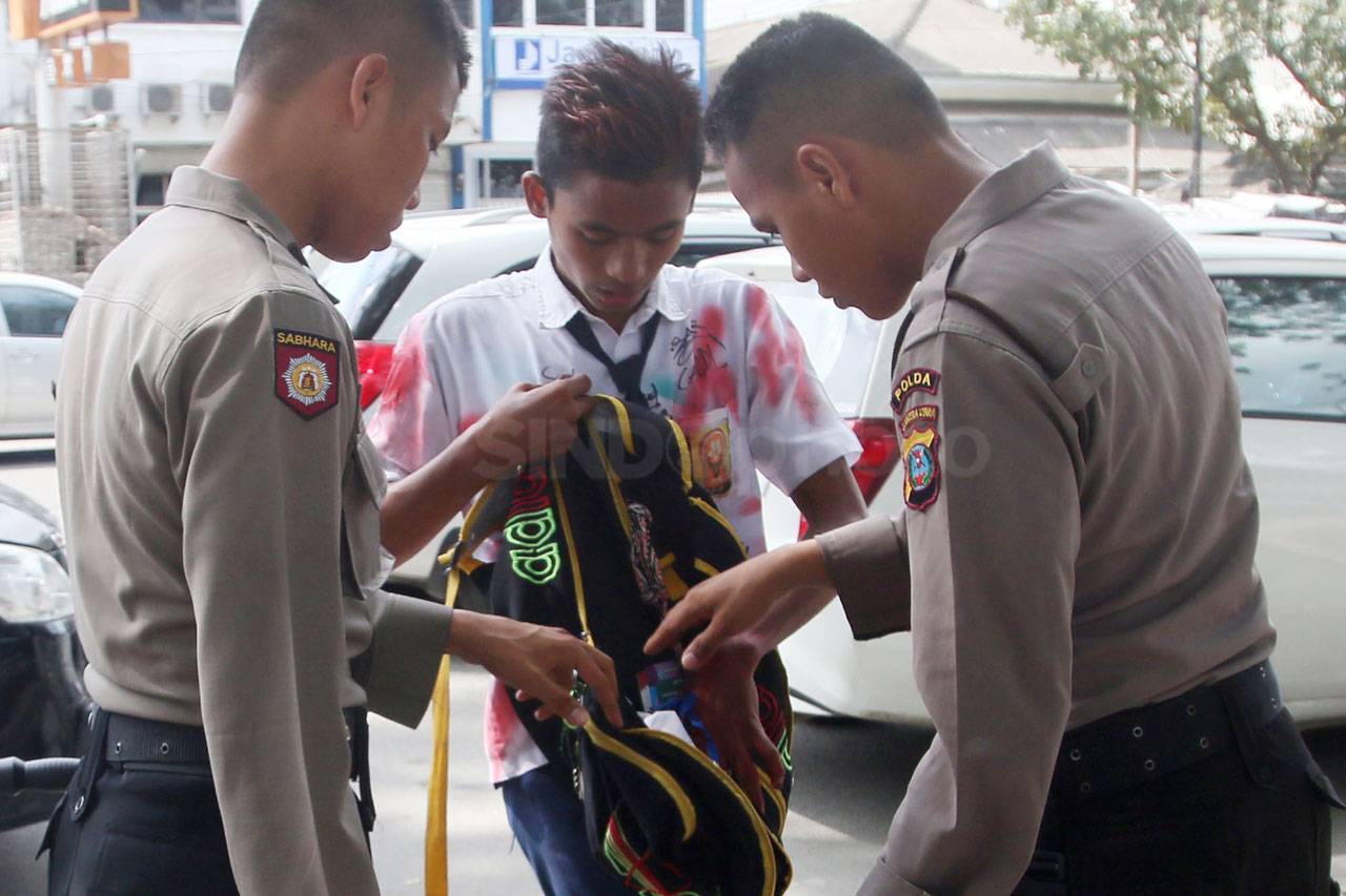 Ratusan Siswa SMP di...