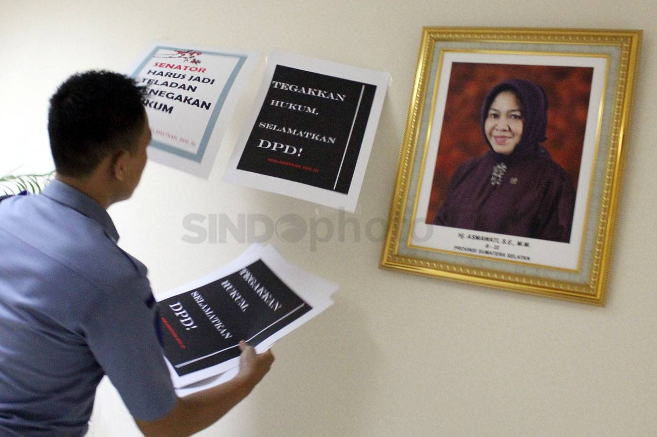 Sejumlah Anggota Absen...