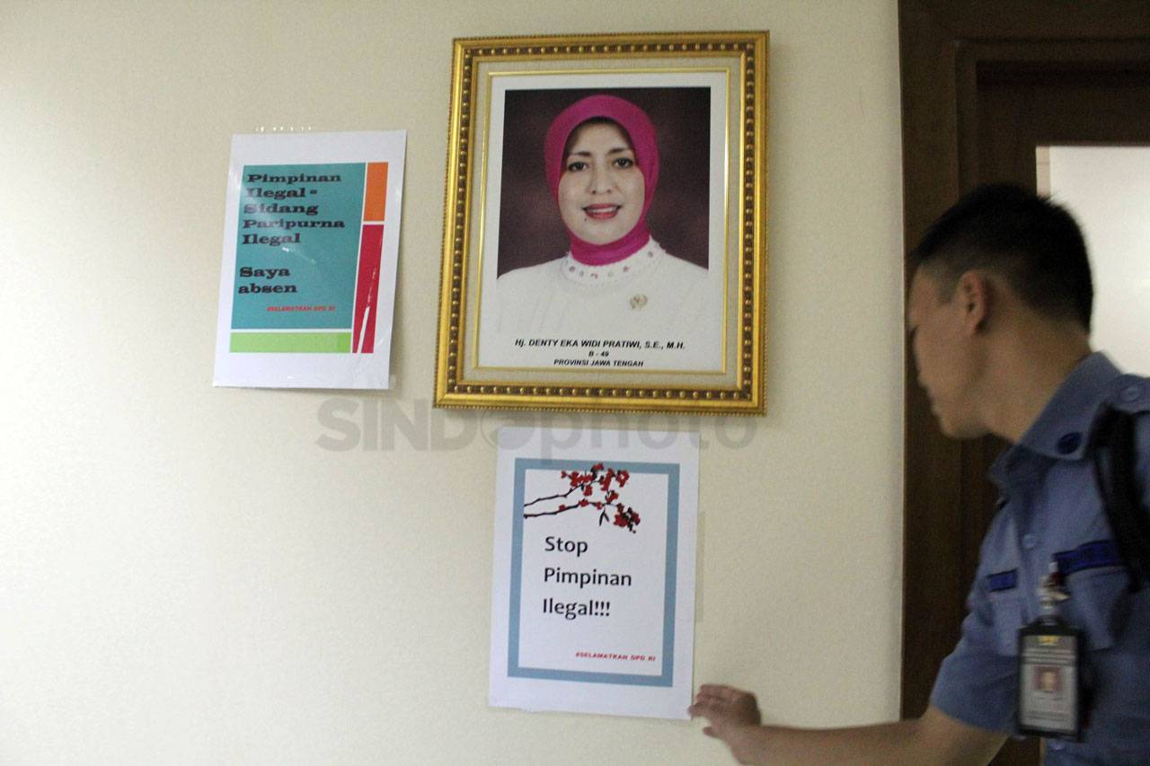 Sejumlah Anggota Absen...