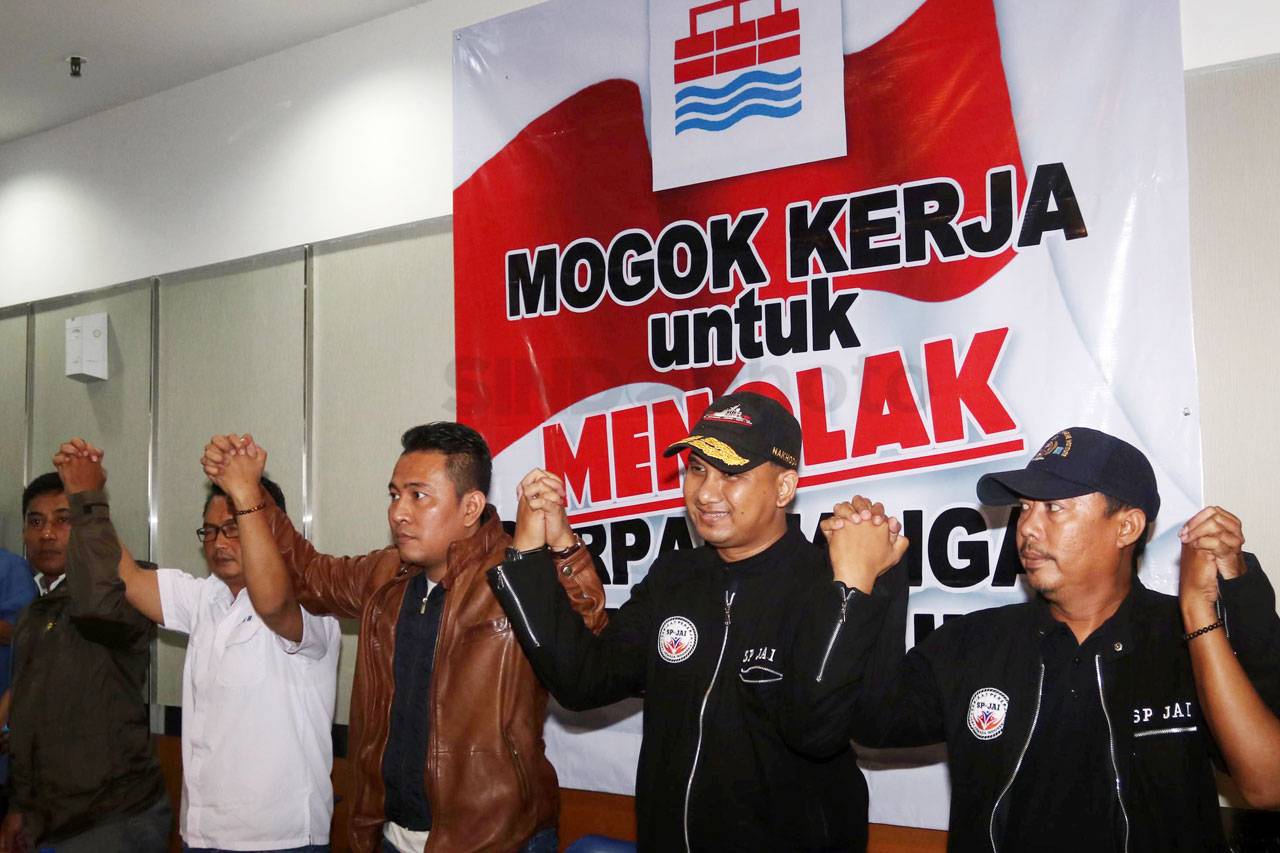 Federasi Pekerja Pelabuhan...