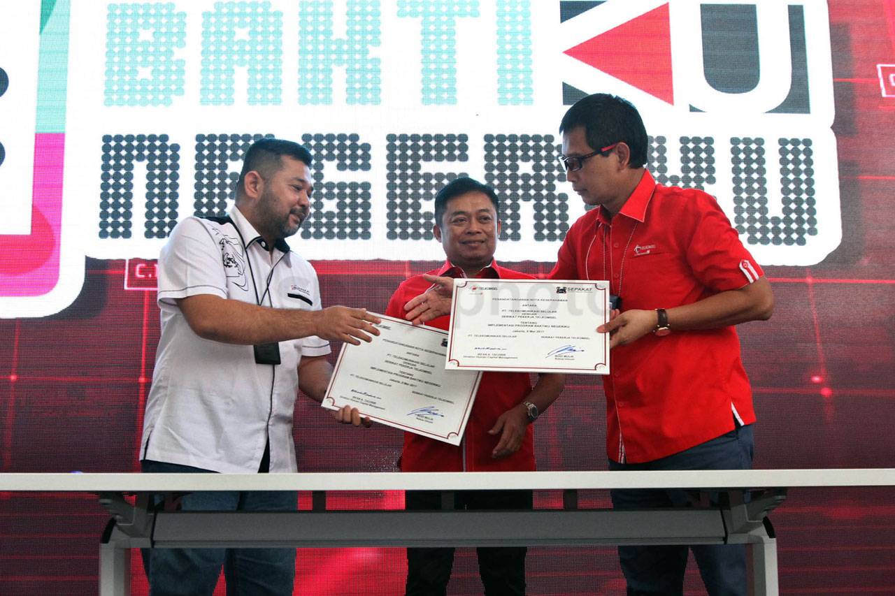 Telkomsel dan Sepakat...
