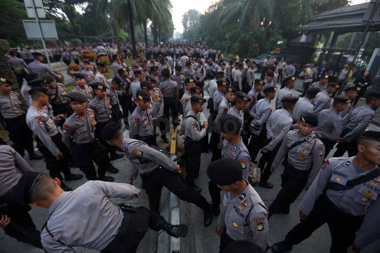 Ribuan Personel Gabungan...