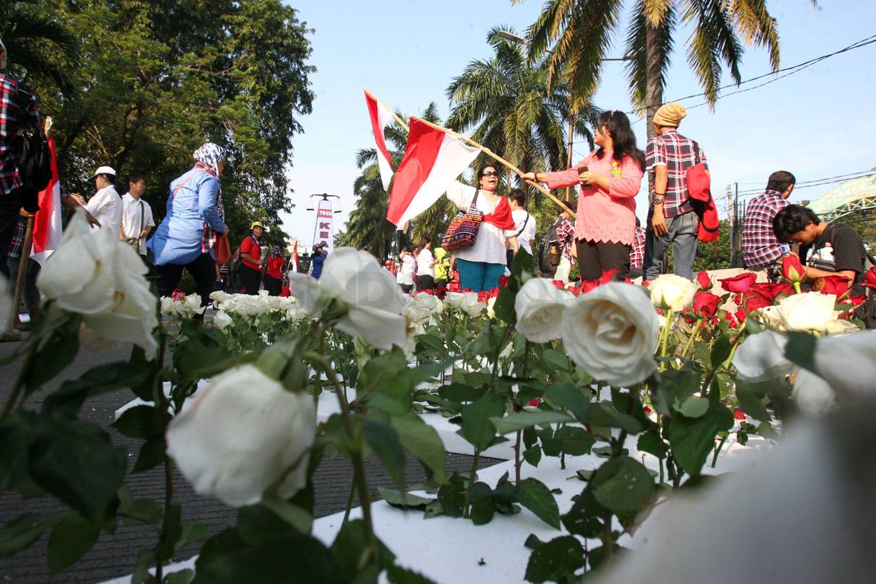 Massa Pro Ahok Bawa...