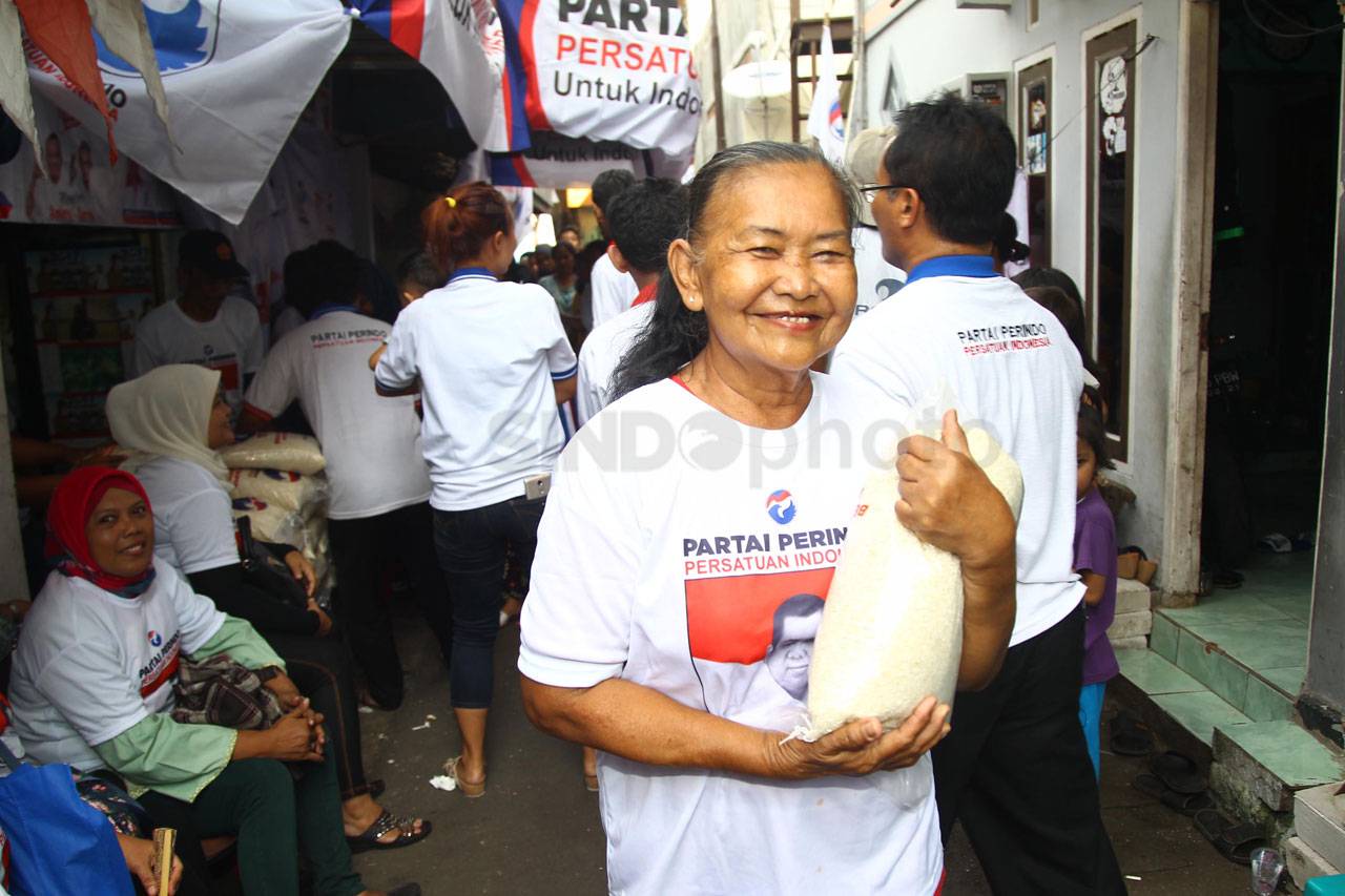 Partai Perindo Gelar...