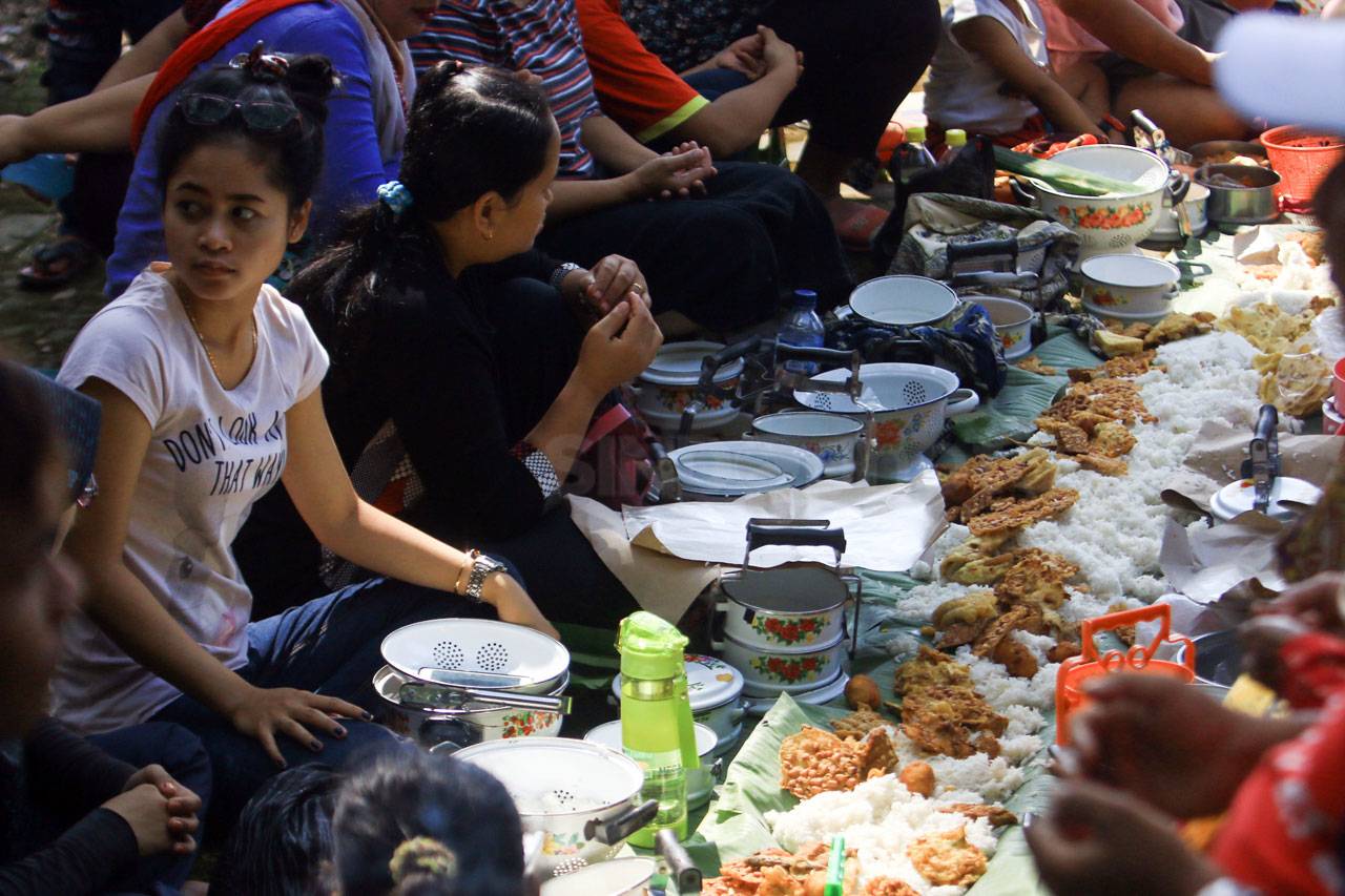 Makan Bersama dalam...