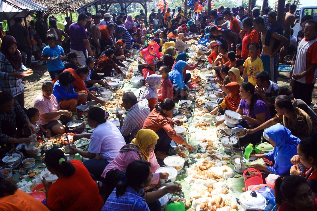Makan Bersama dalam...