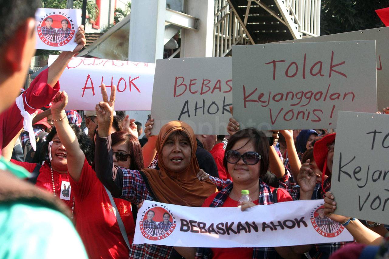 Pendukung Ahok Gelar...