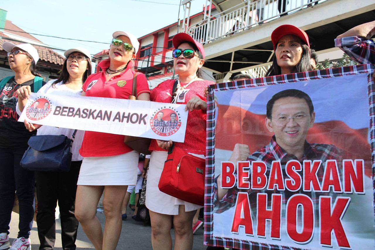 Pendukung Ahok Gelar...