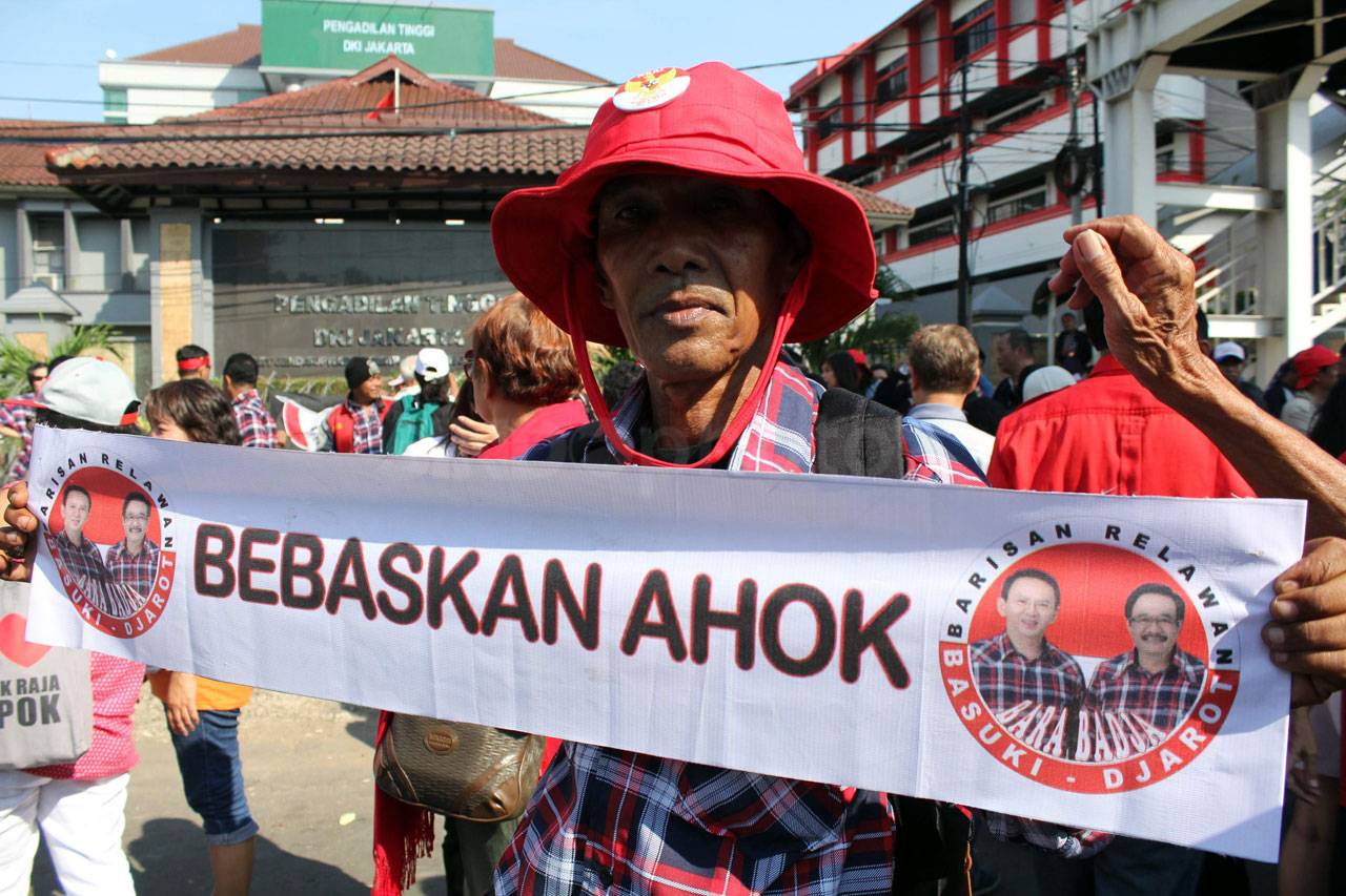 Pendukung Ahok Gelar...