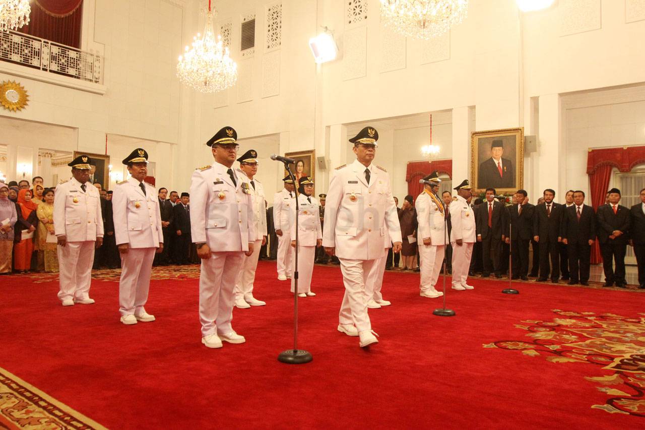 Presiden Jokowi Lantik...