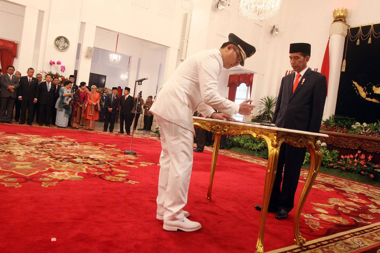 Presiden Jokowi Lantik...