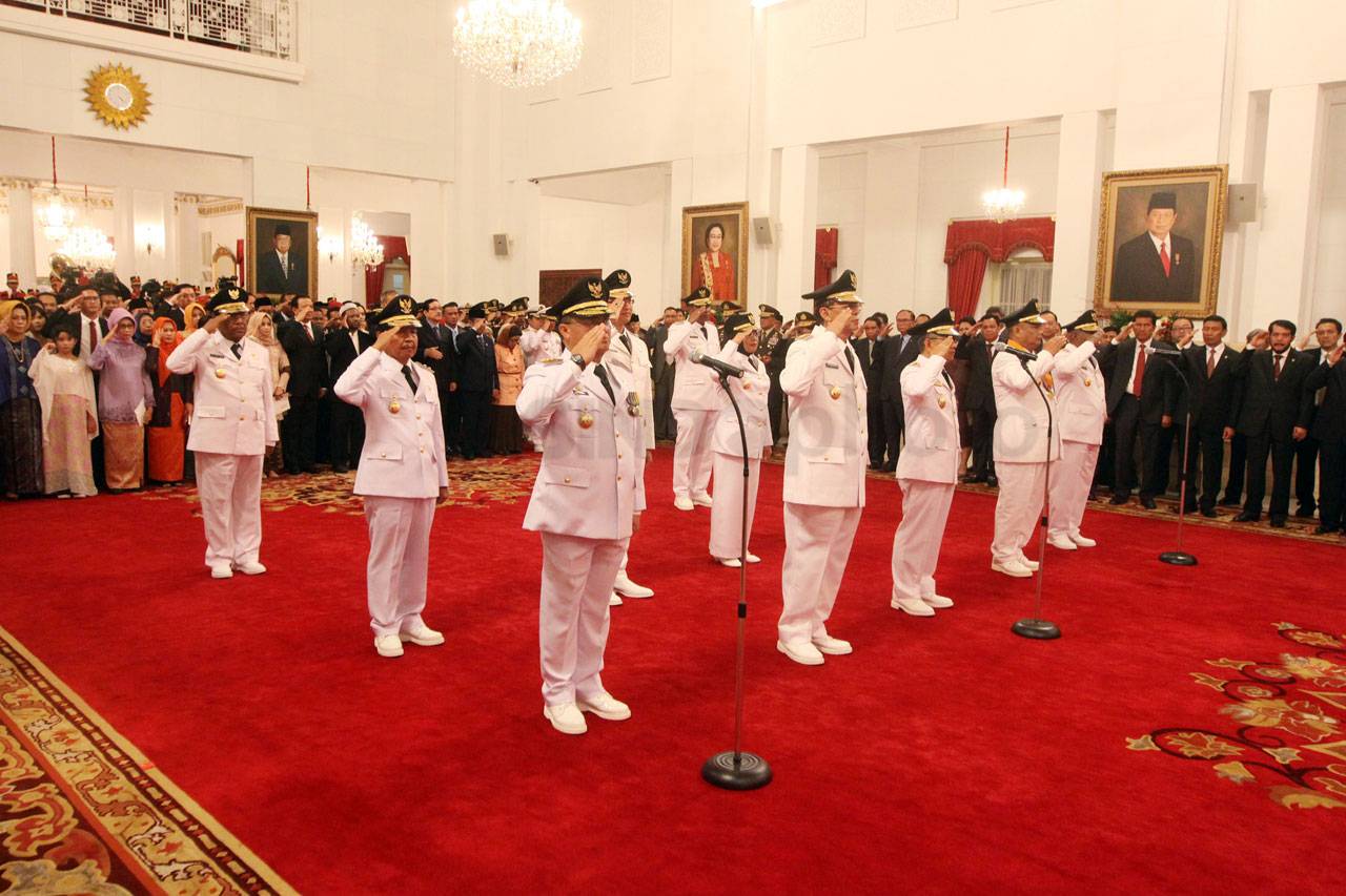 Presiden Jokowi Lantik...