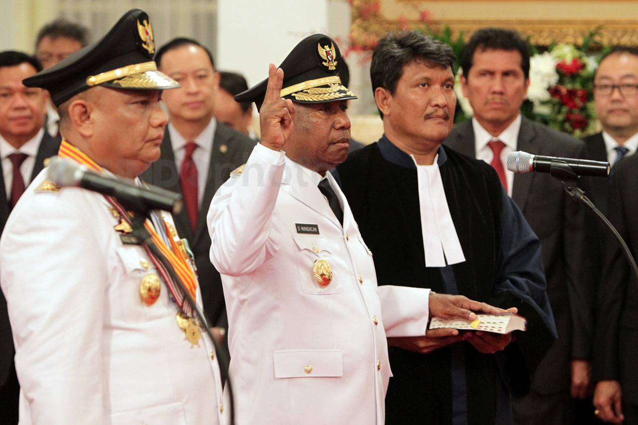 Presiden Jokowi Lantik...
