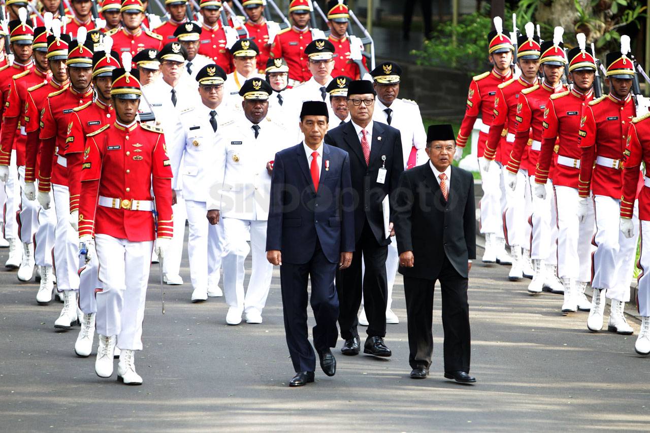 Presiden Jokowi Lantik...