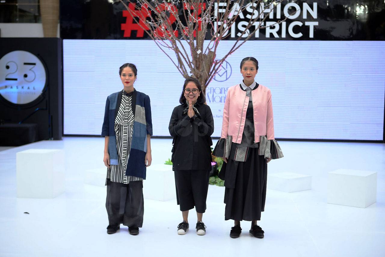 23 Fashion District...