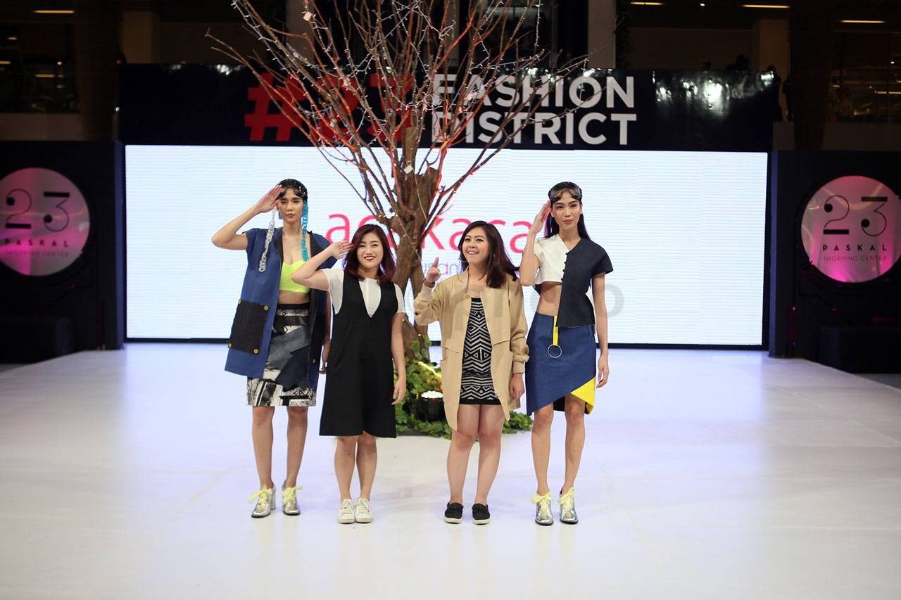 23 Fashion District...