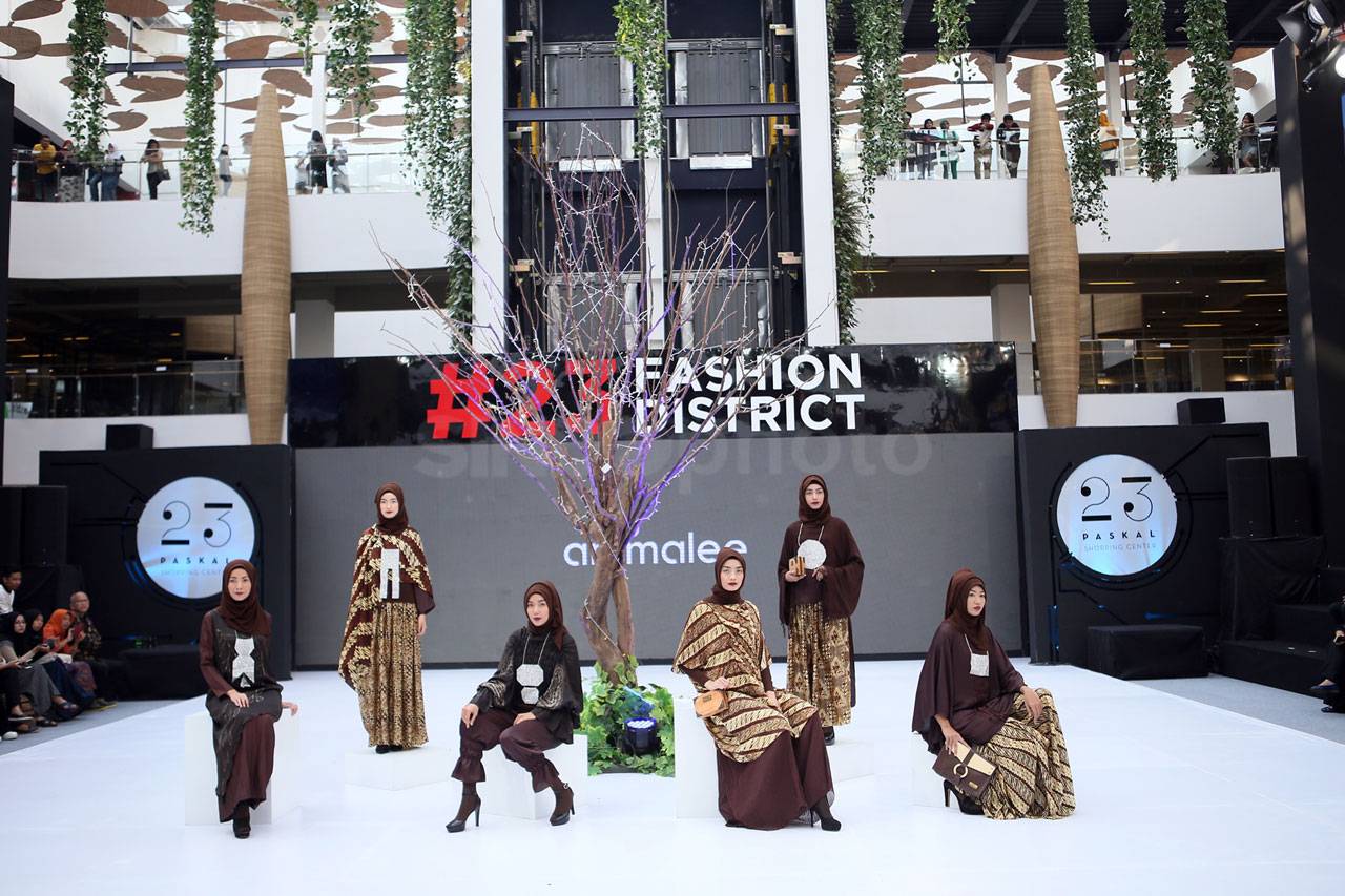 23 Fashion District...