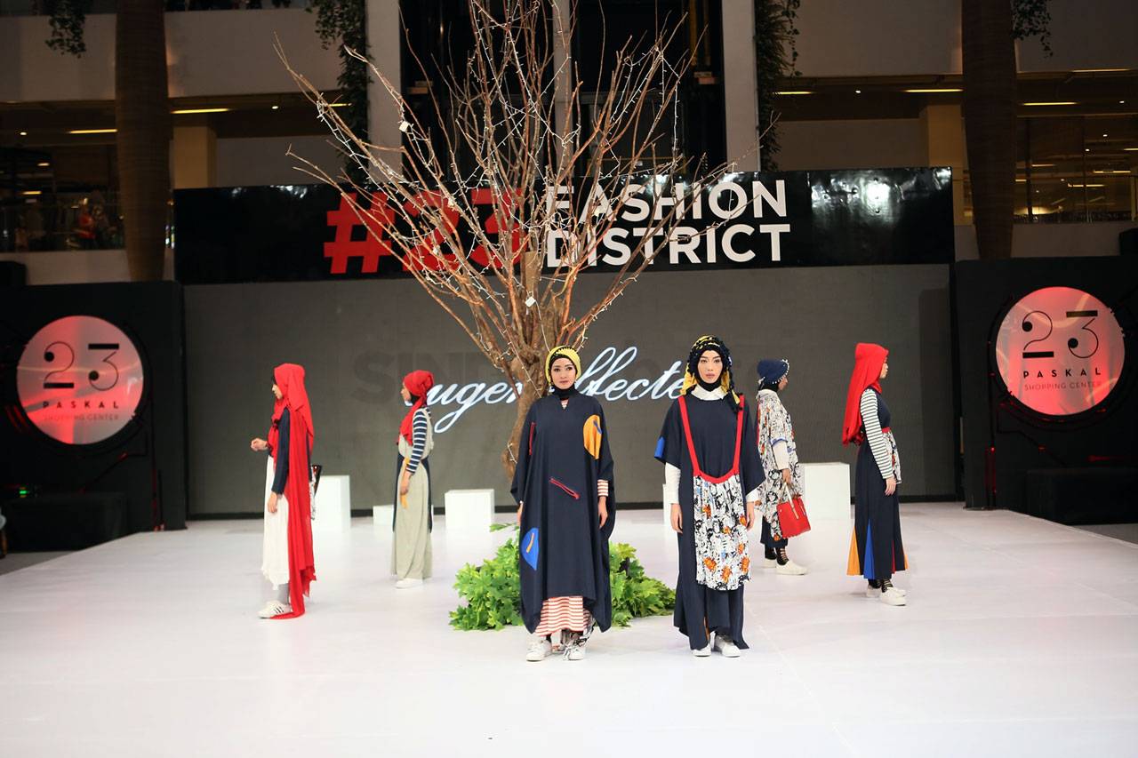 23 Fashion District...