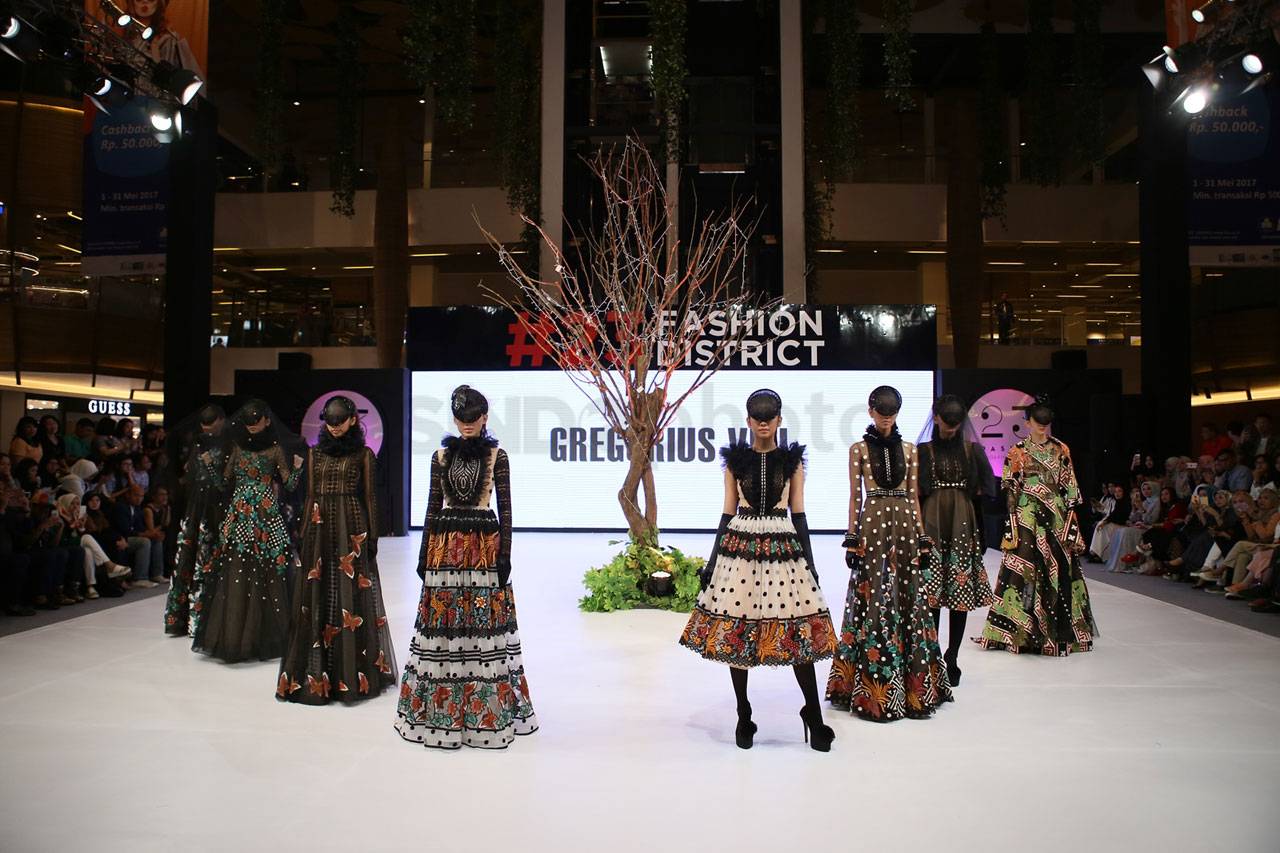 23 Fashion District...