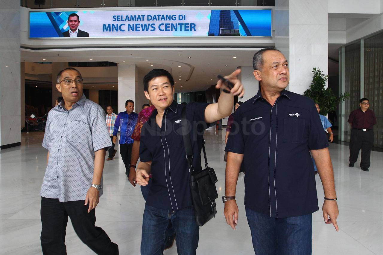 Menteri Komunikasi dan...