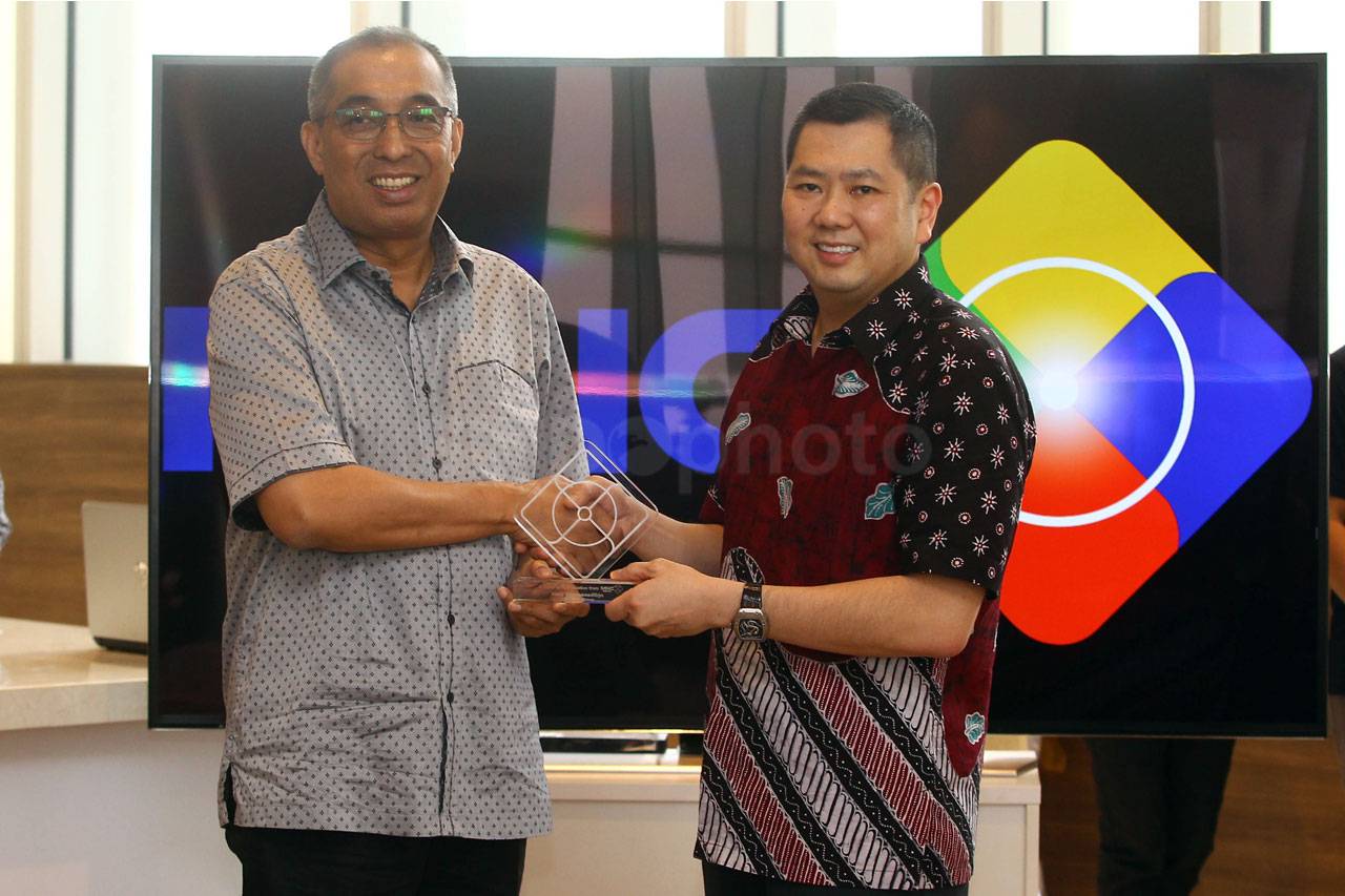 Menteri Komunikasi dan...