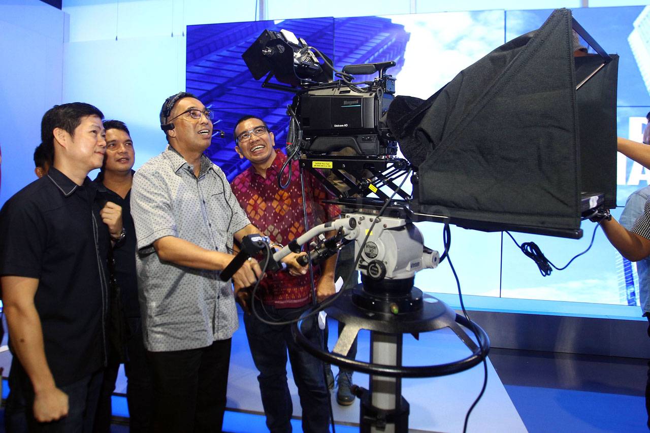 Menteri Komunikasi dan...