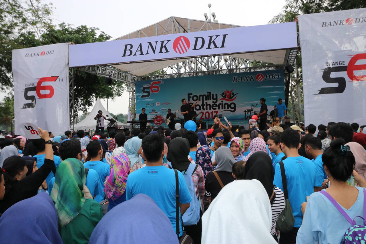Family Gathering Bank...