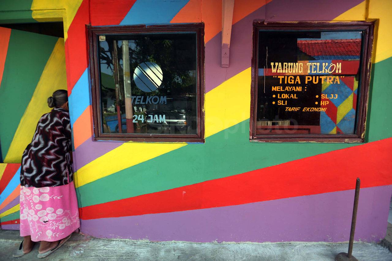 Menyusuri Kampung Pelangi...