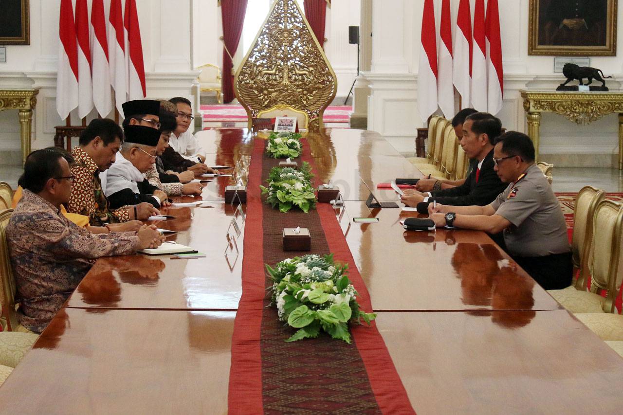 Presiden Jokowi Bertemu...