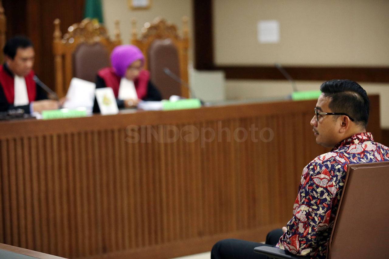 Brotoseno Dituntut Tujuh...