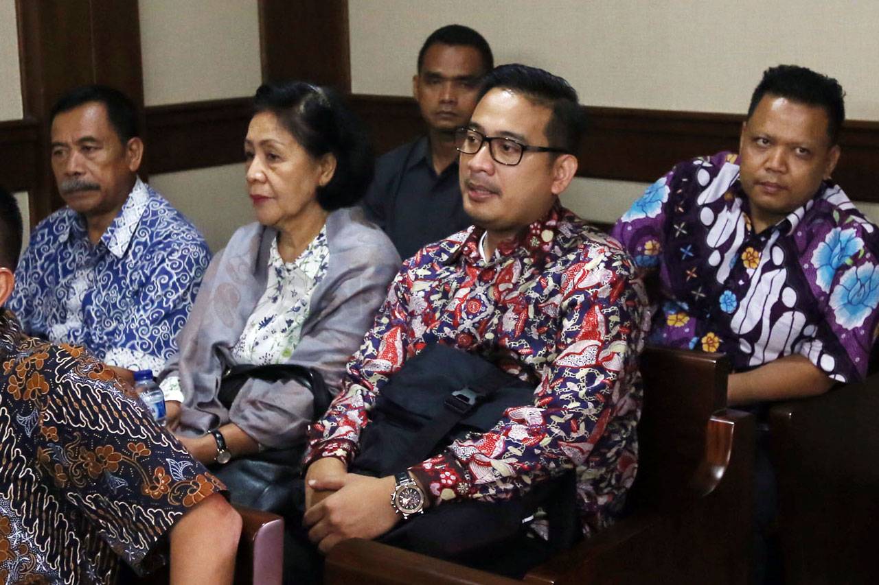 Brotoseno Dituntut Tujuh...