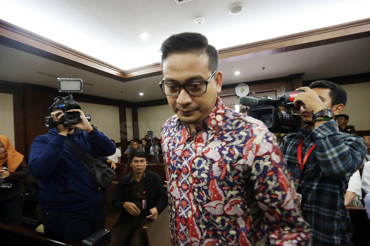 Brotoseno Dituntut Tujuh...
