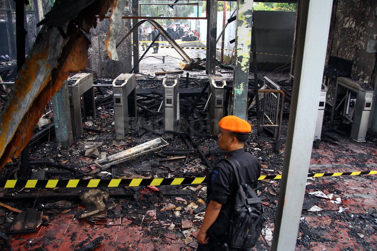 Kebakaran di Stasiun...