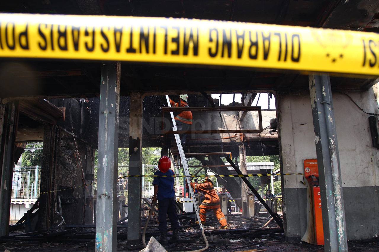 Kebakaran di Stasiun...