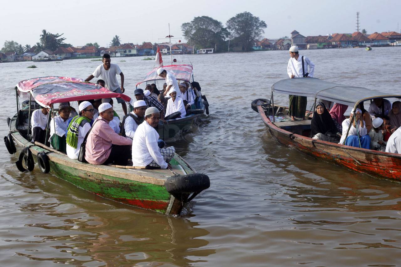 Ribuan Umat Islam Ikuti...