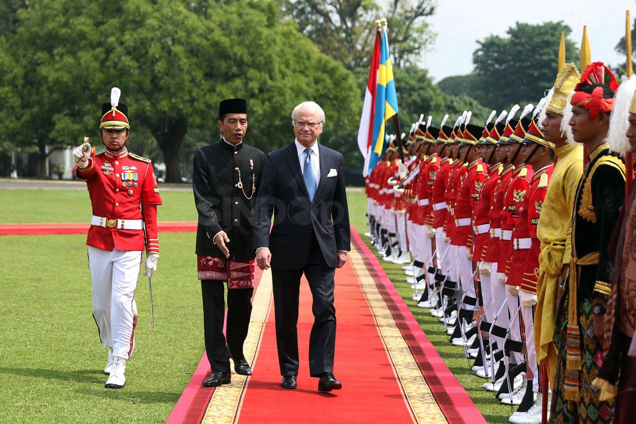 Presiden Jokowi Terima...