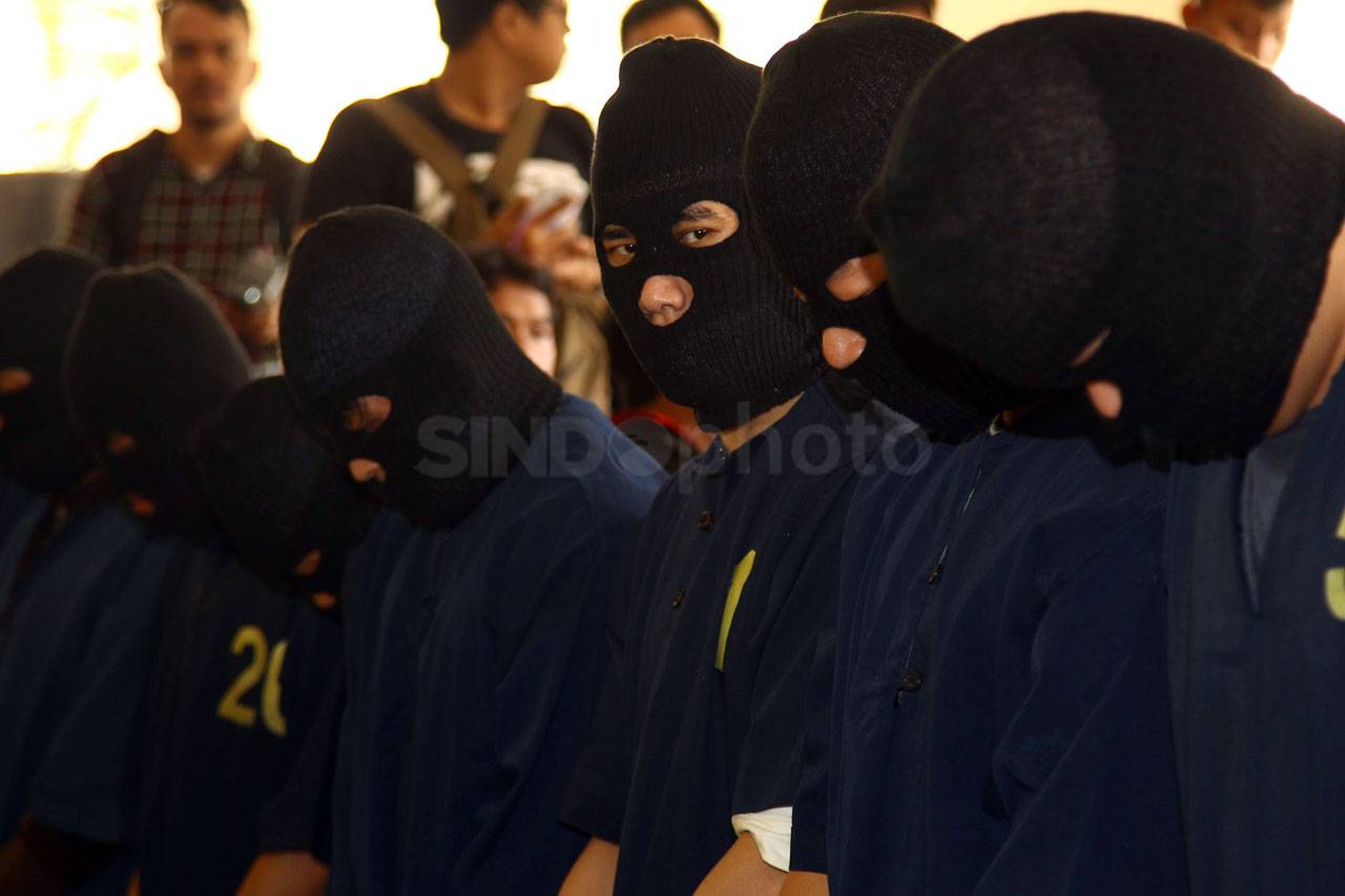 Polisi Amankan 141 Pria...