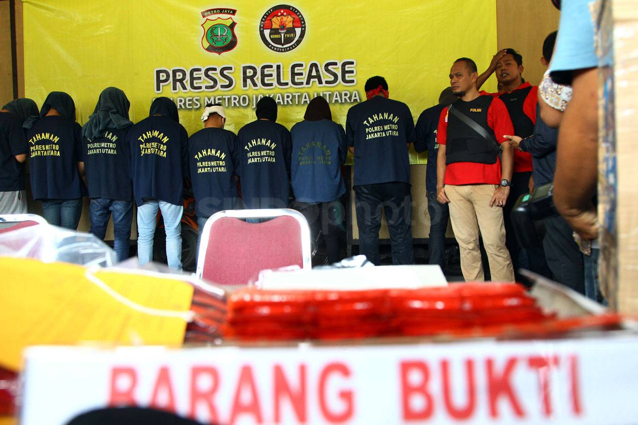 Polisi Amankan 141 Pria...