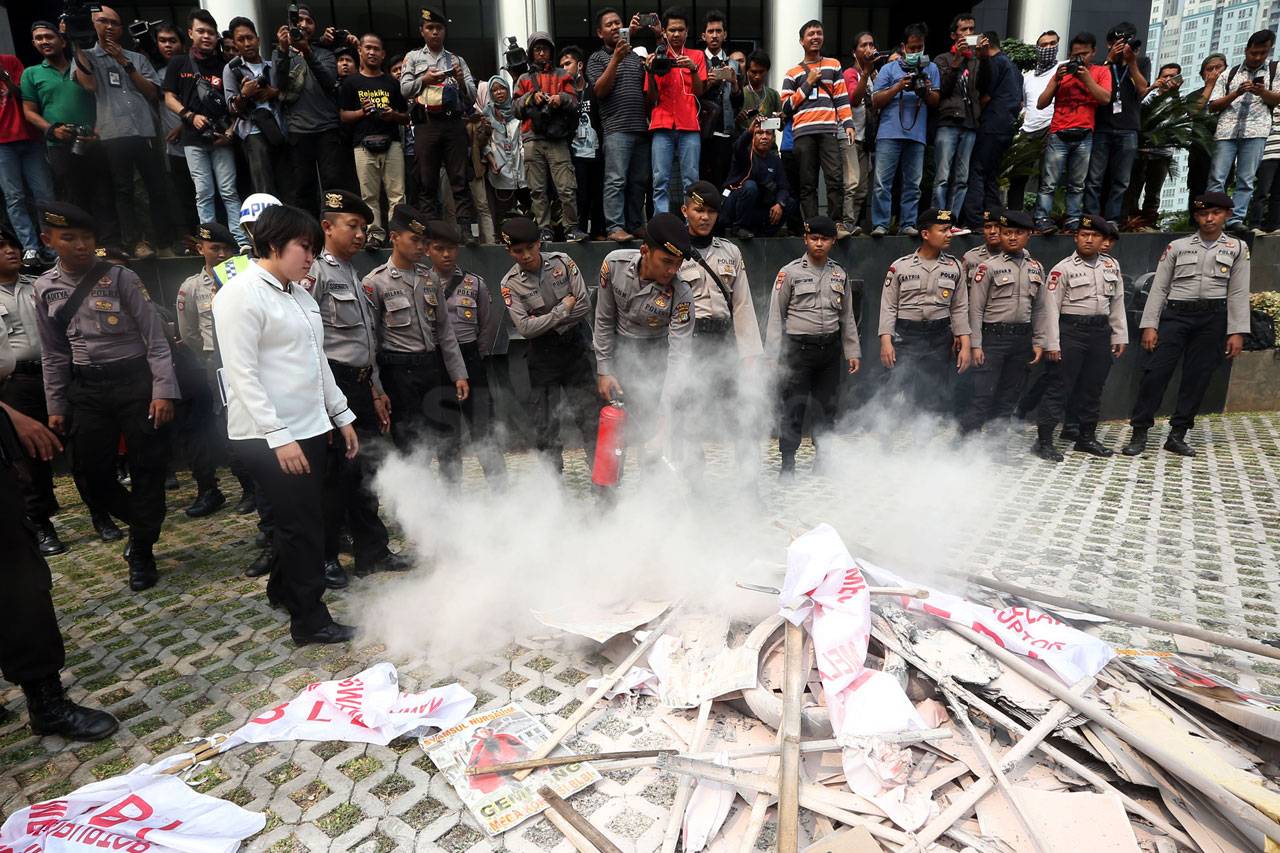 Mahasiswa Desak KPK...