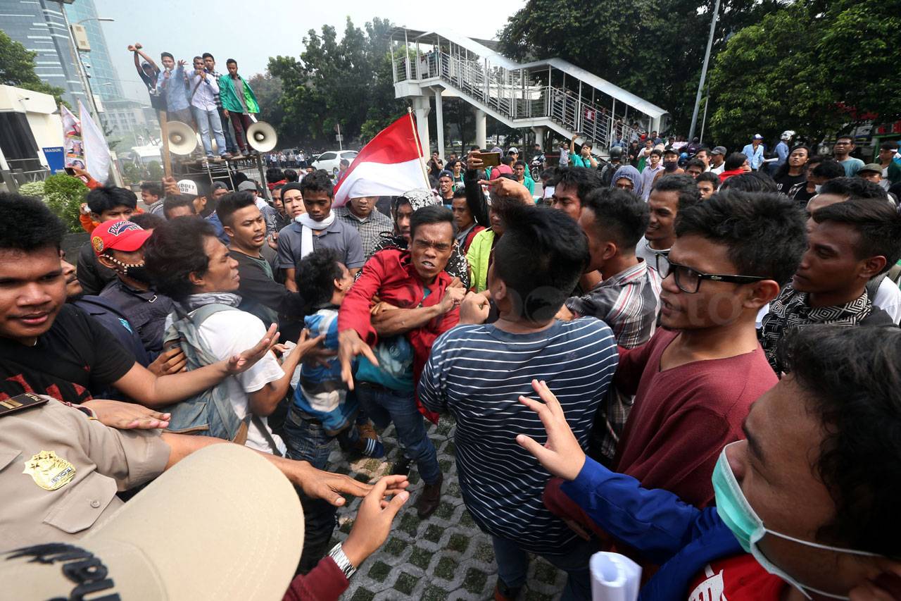 Mahasiswa Desak KPK...