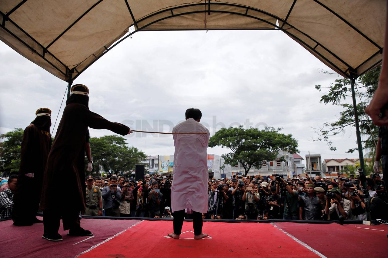 Hukum Cambuk Pasangan...